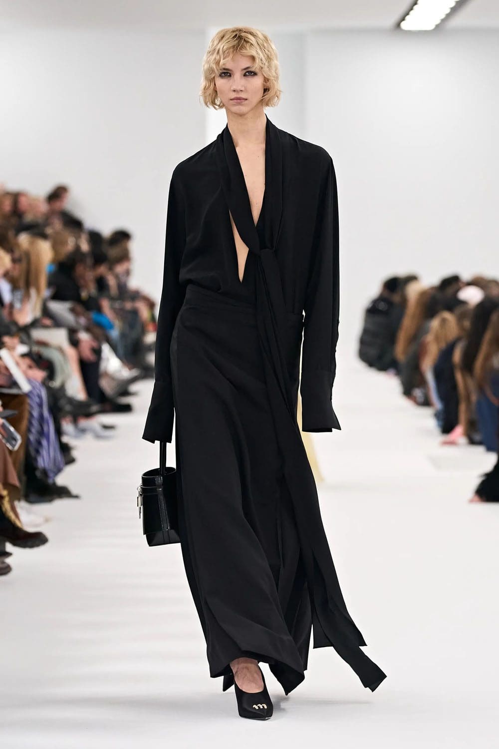 ジバンシィ 秋冬 2023 2024 パリ Runway 雑誌19