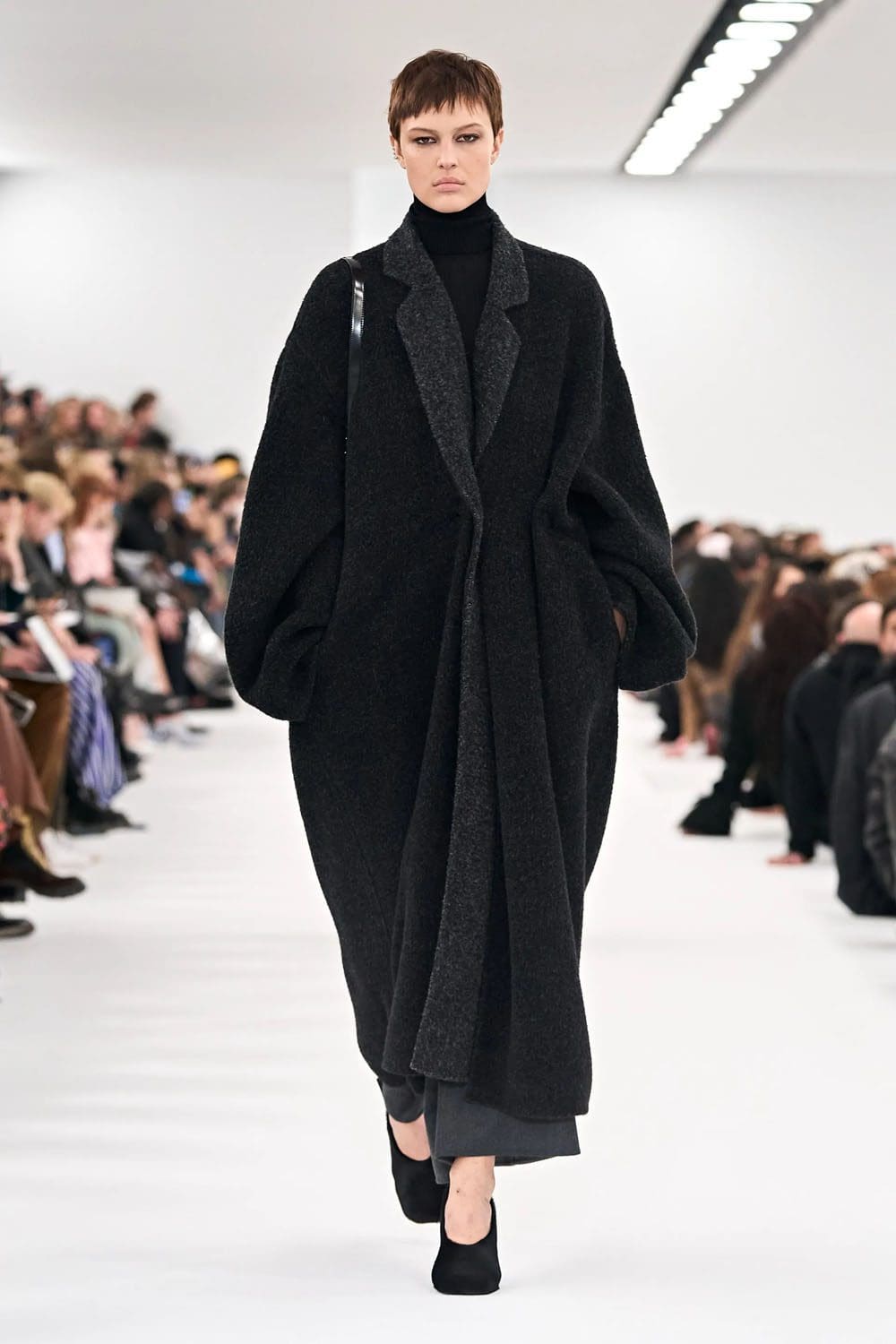 ジバンシィ 秋冬 2023 2024 パリ Runway 雑誌22