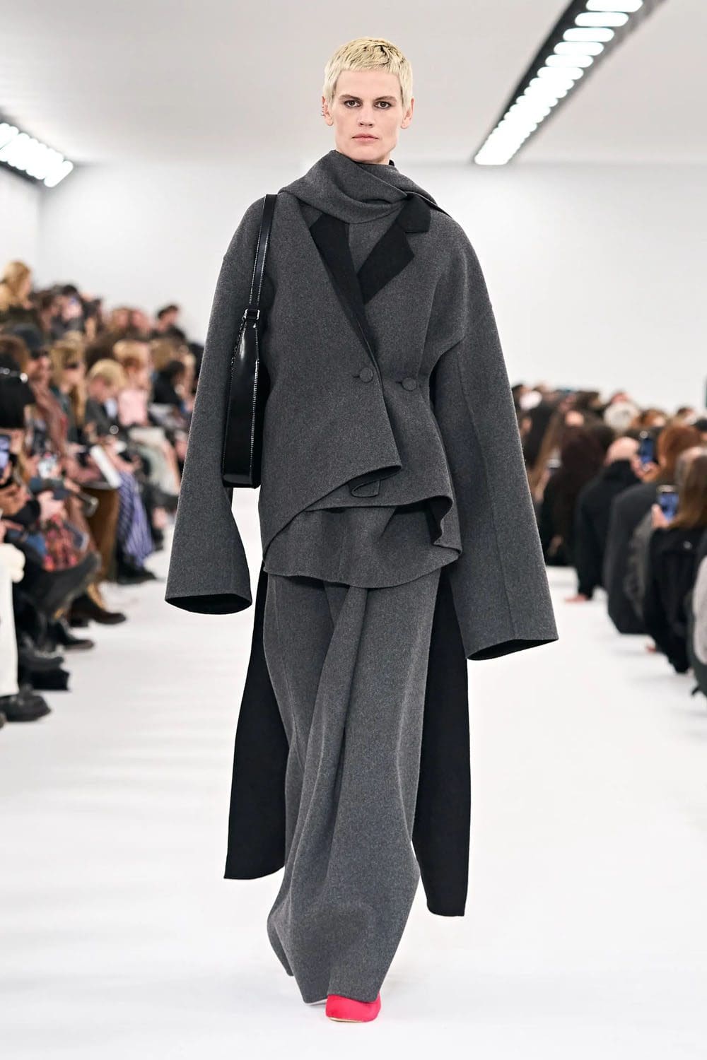 ジバンシィ 秋冬 2023 2024 パリ Runway 雑誌23