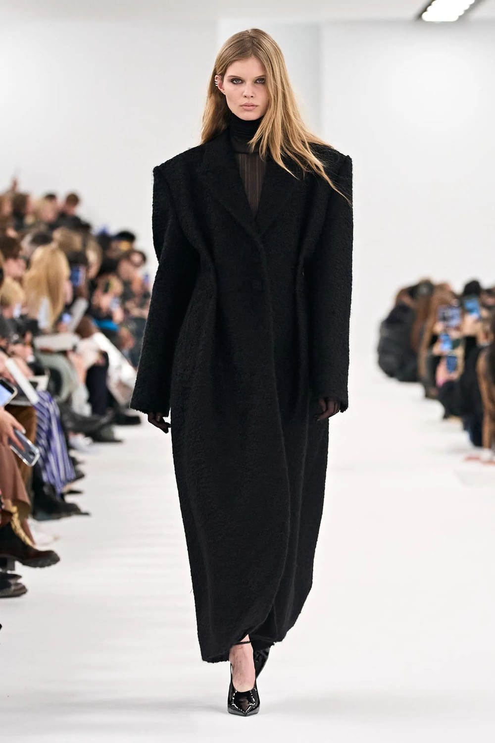 ジバンシィ 秋冬 2023 2024 パリ Runway 雑誌3