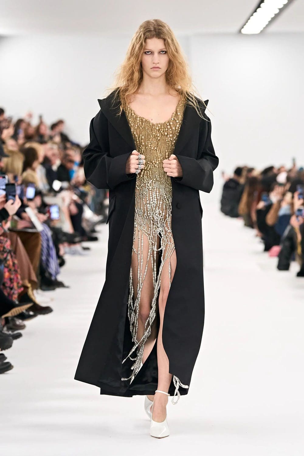 ジバンシィ 秋冬 2023 2024 パリ Runway 雑誌49