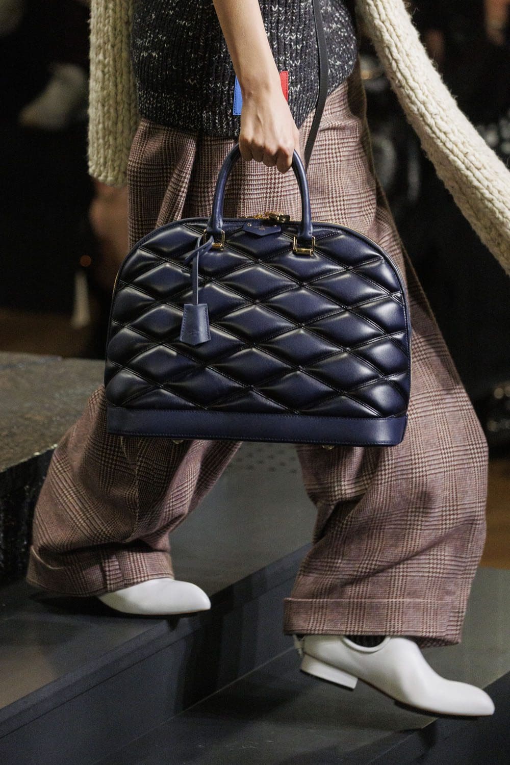 Louis Vuitton Otoño Invierno 2023 2024 Bolsos Runway Magazine 12