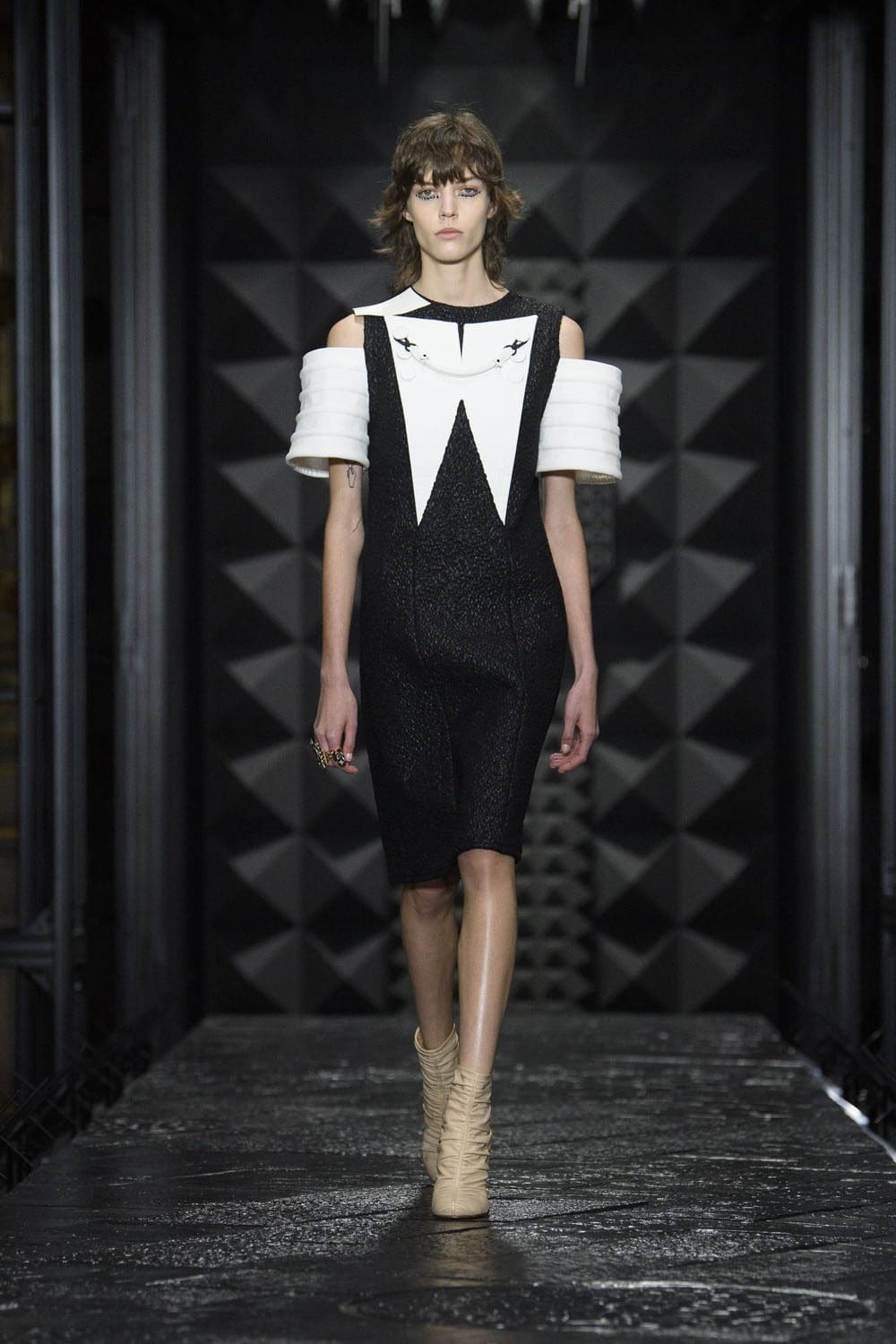Louis Vuitton Otoño Invierno 2023 2024 Runway Magazine 12