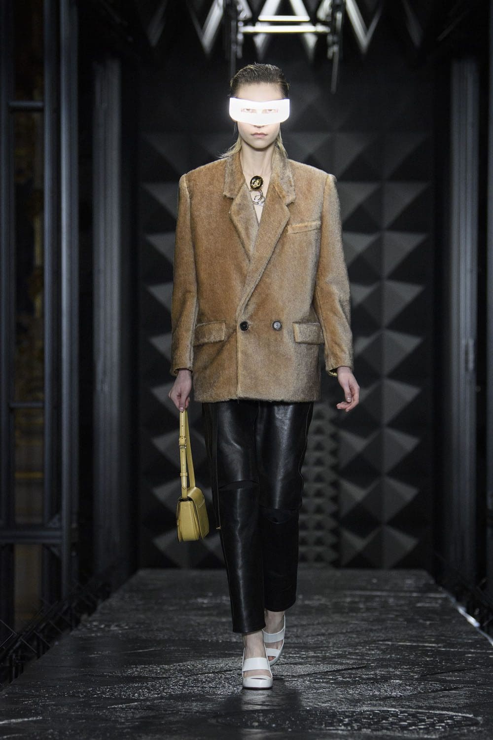 Louis Vuitton Otoño Invierno 2023 2024 Runway Magazine 15