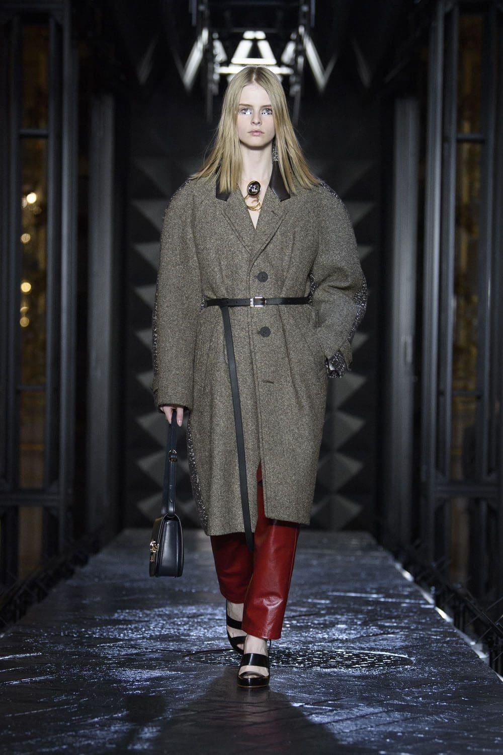 Louis Vuitton Otoño Invierno 2023 2024 Runway Magazine 16