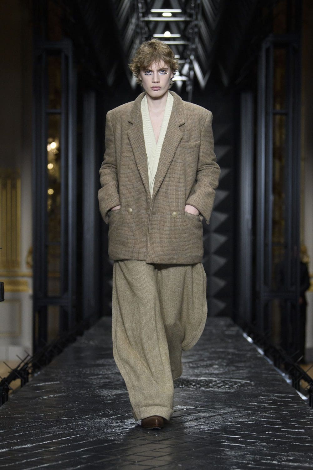 Louis Vuitton Otoño Invierno 2023 2024 Runway Magazine 20
