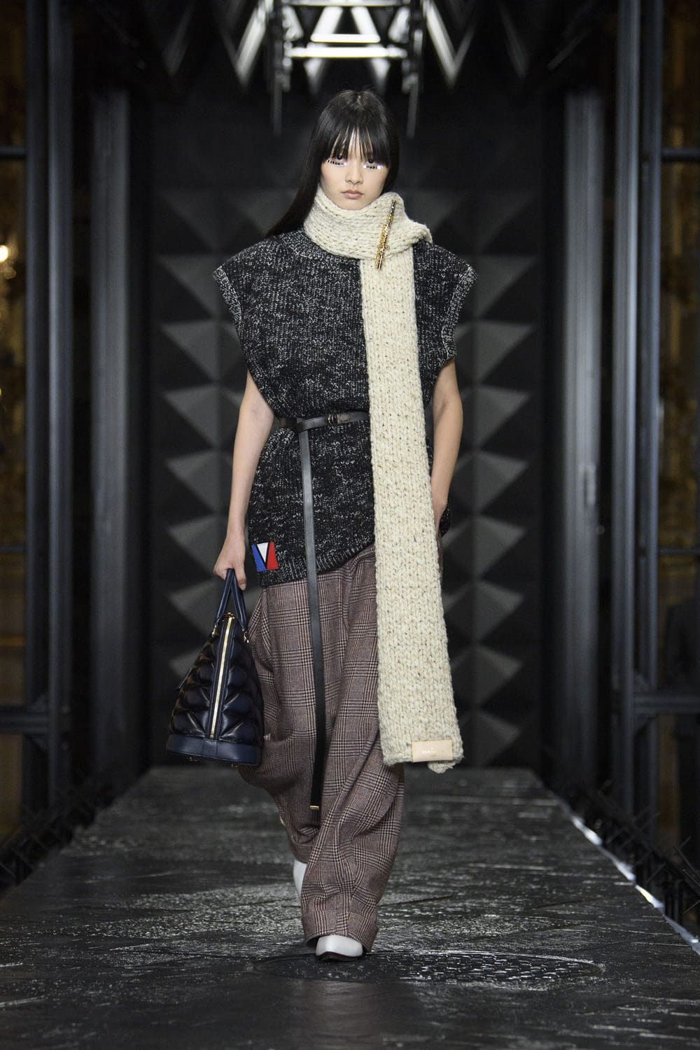 Louis Vuitton Otoño Invierno 2023 2024 Runway Magazine 22
