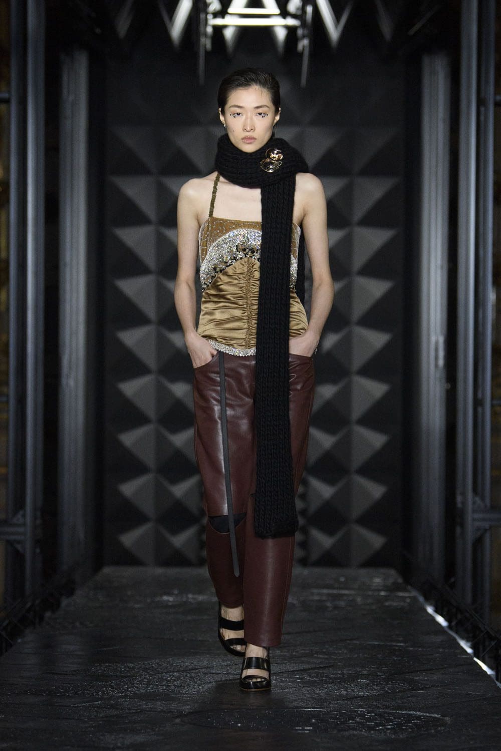 Louis Vuitton Otoño Invierno 2023 2024 Runway Magazine 25