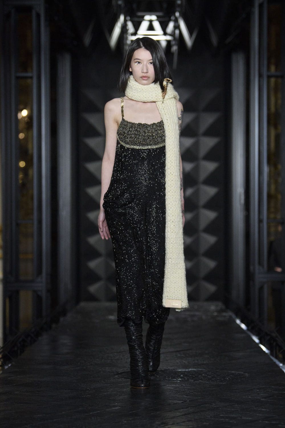 Louis Vuitton Otoño Invierno 2023 2024 Runway Magazine 28