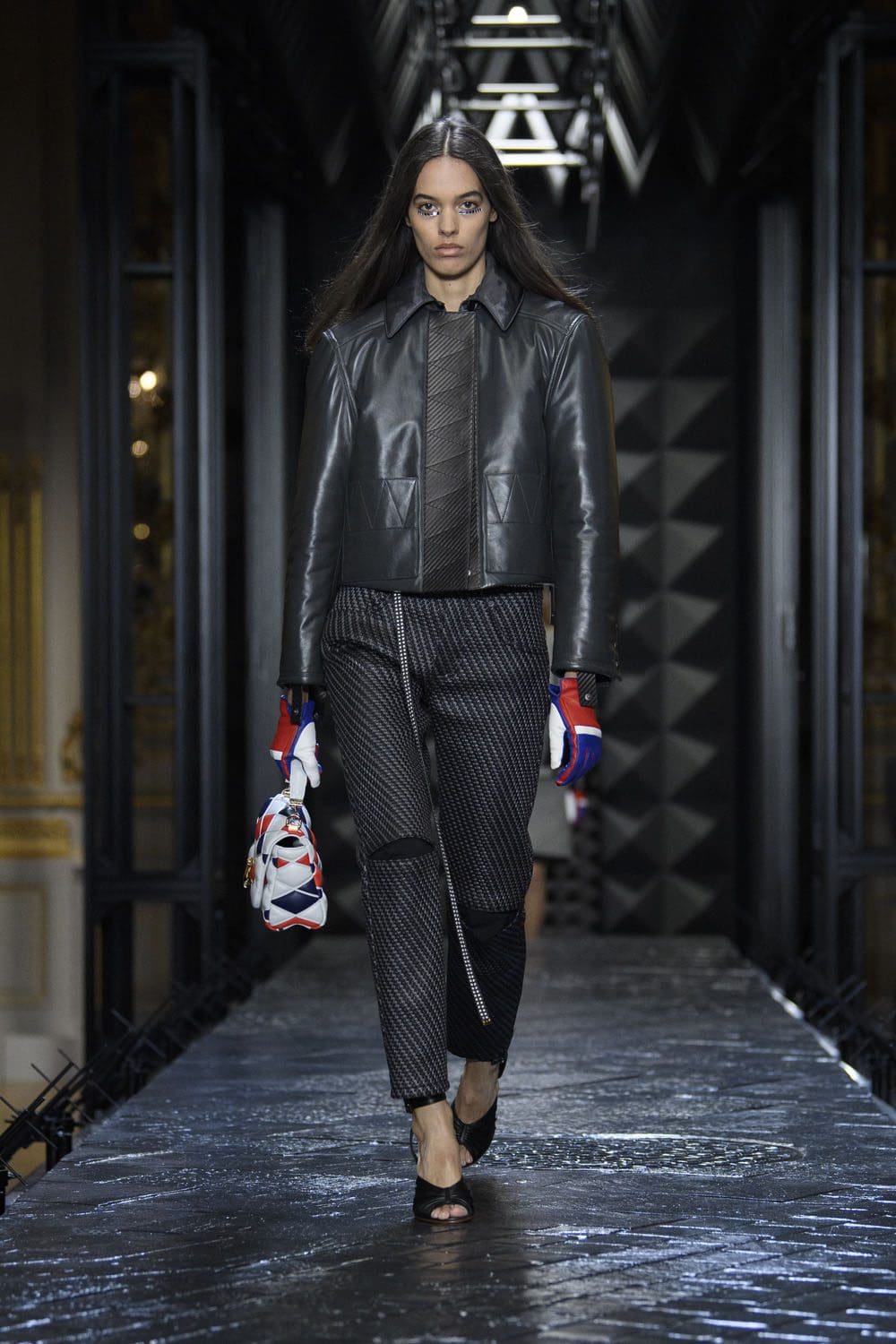 Louis Vuitton Otoño Invierno 2023 2024 Runway Magazine 29