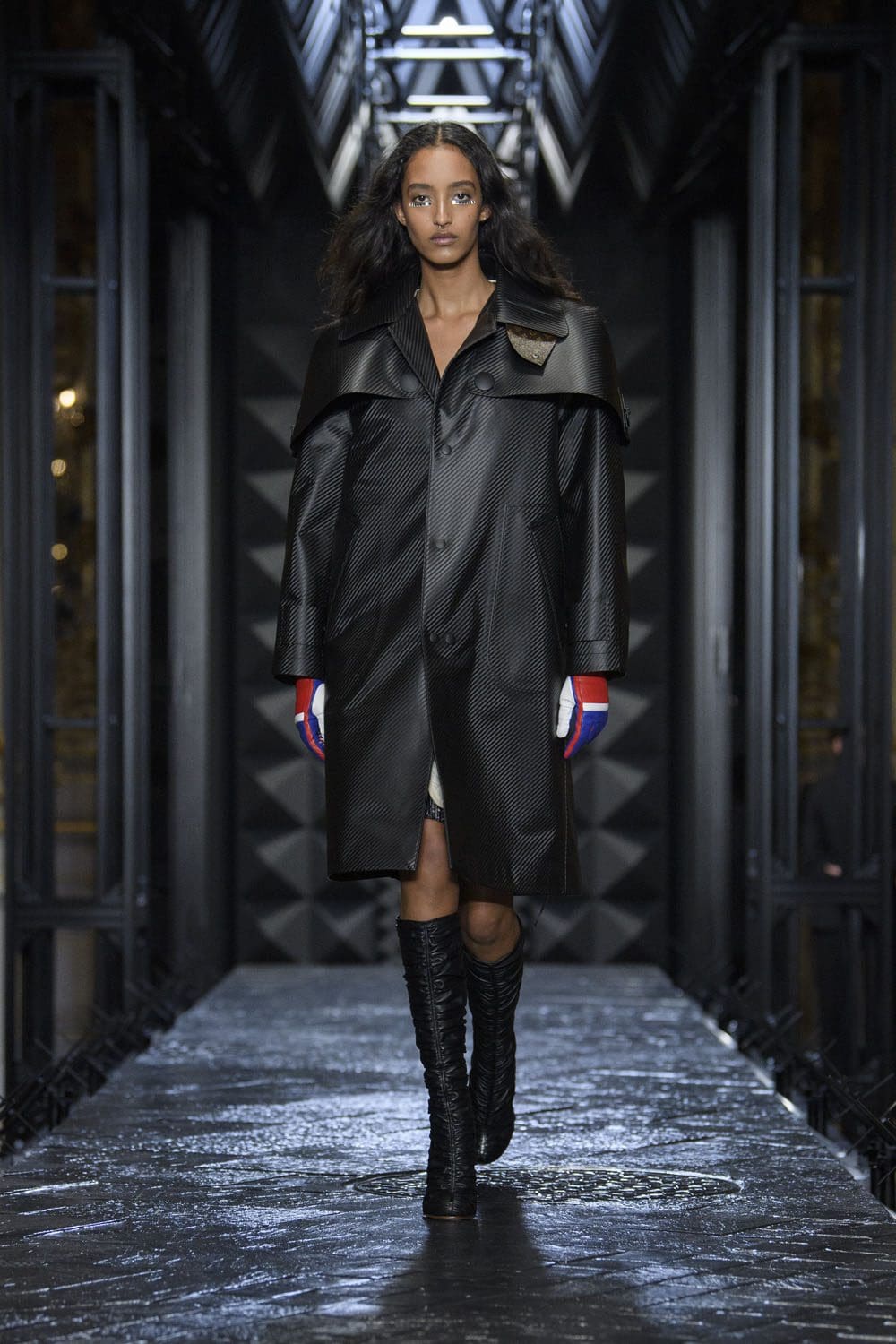Louis Vuitton Otoño Invierno 2023 2024 Runway Magazine 33