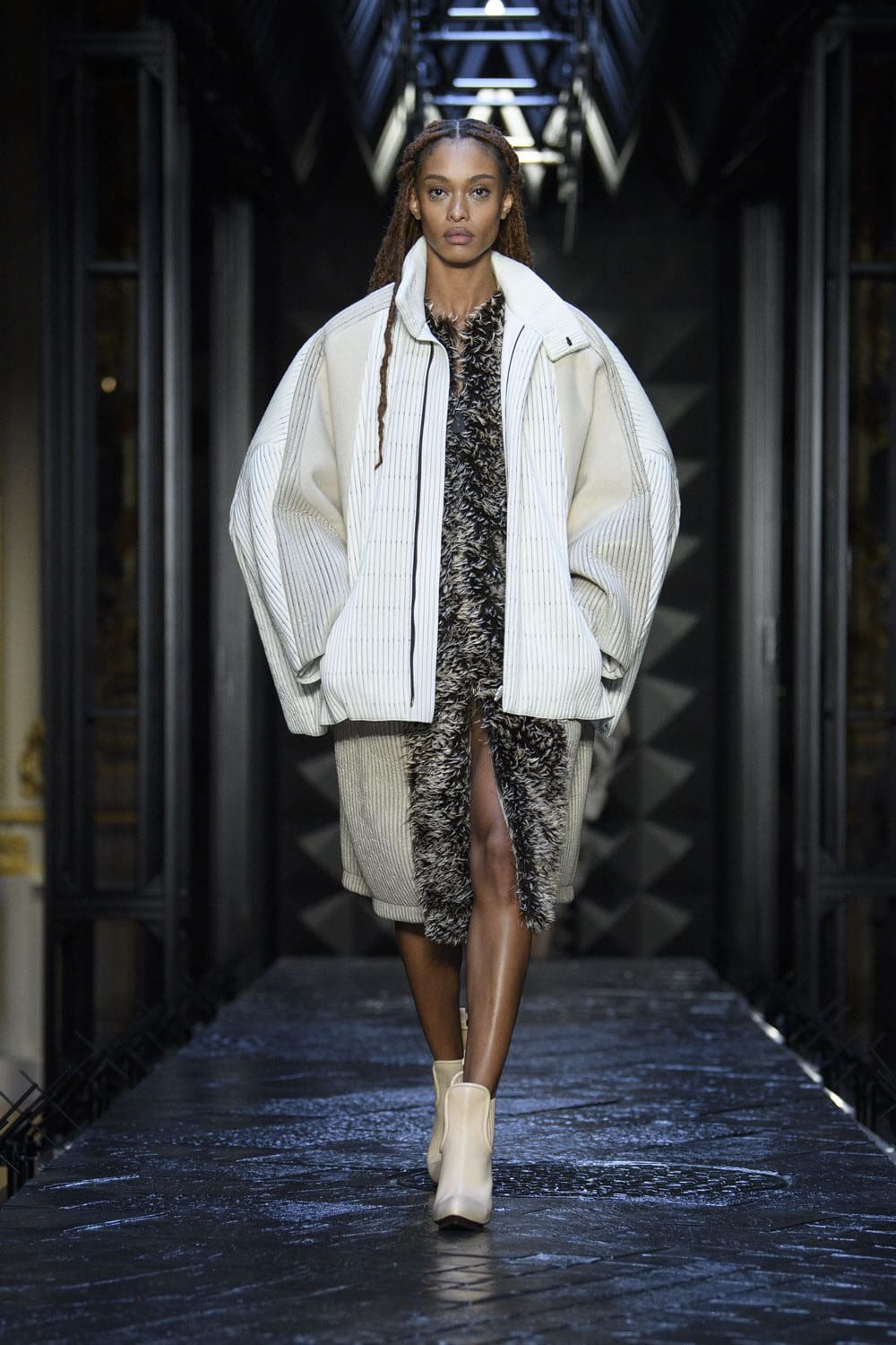 Louis Vuitton Otoño Invierno 2023 2024 Runway Magazine 36