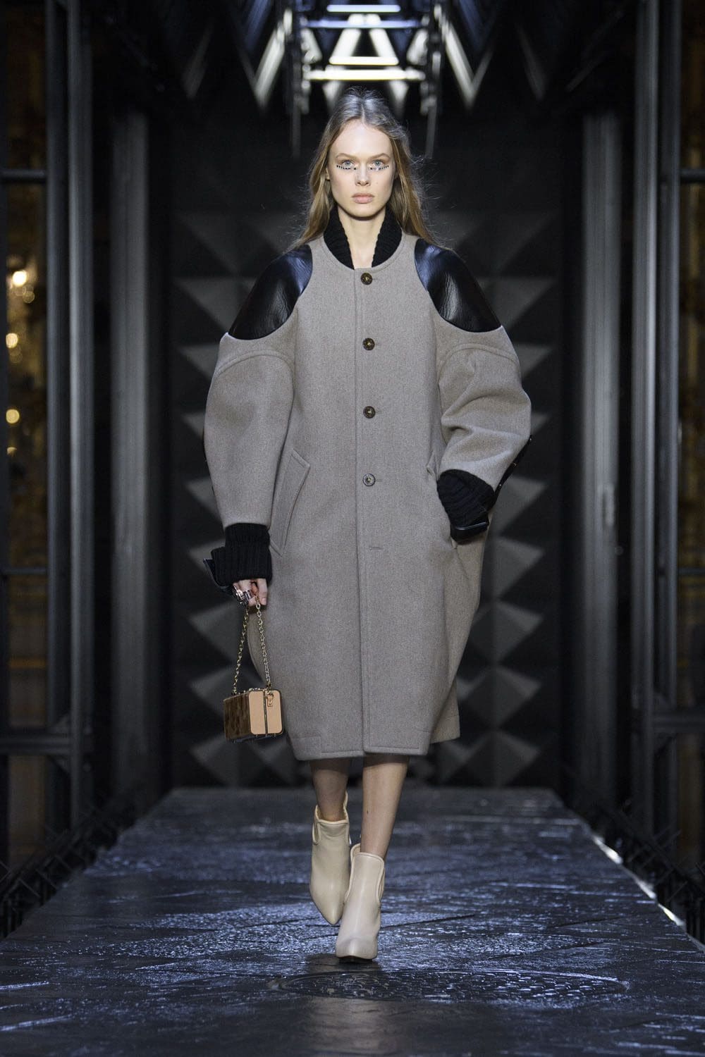 Louis Vuitton Otoño Invierno 2023 2024 Runway Magazine 38