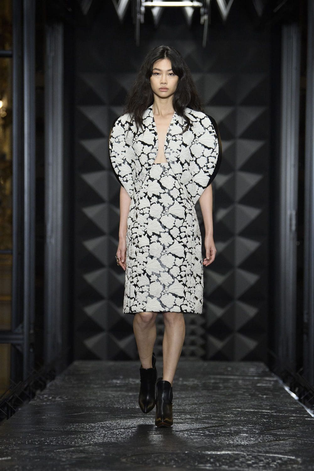 Louis Vuitton Otoño Invierno 2023 2024 Runway Magazine 44