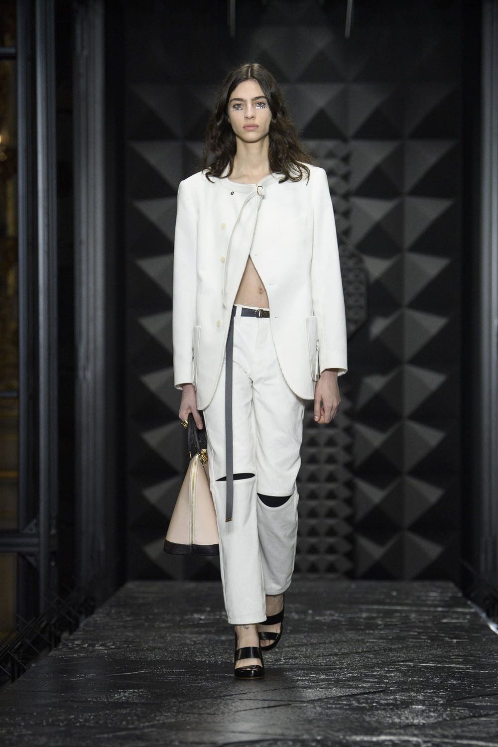 Louis Vuitton Otoño Invierno 2023 2024 Runway Magazine 9