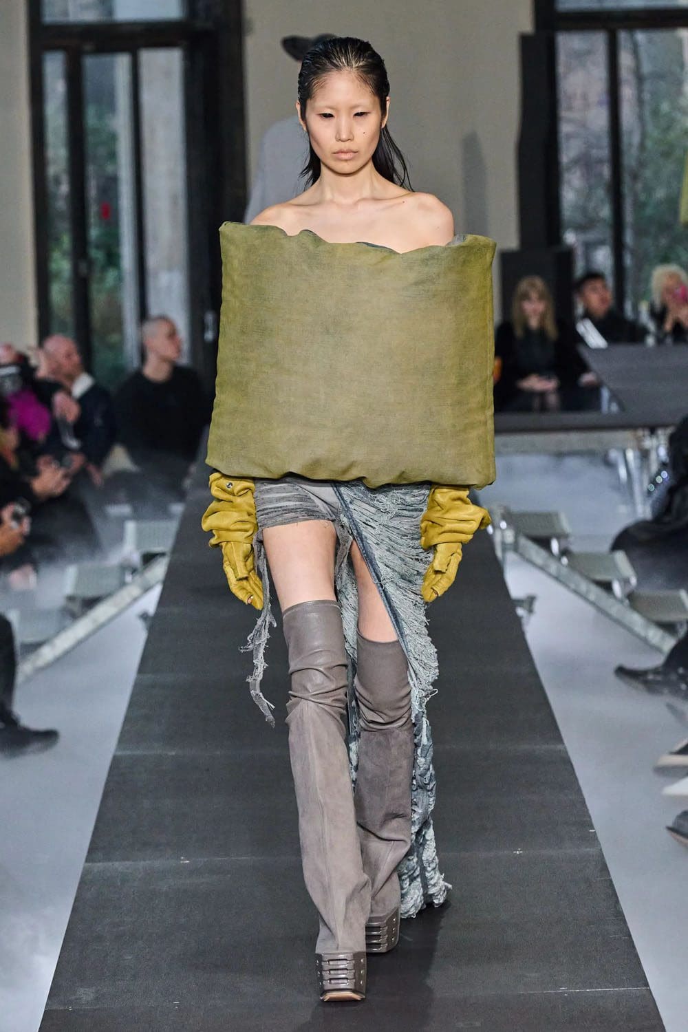 Rick Owens Otoño Invierno 2023 2024 París Runway Magazine 27