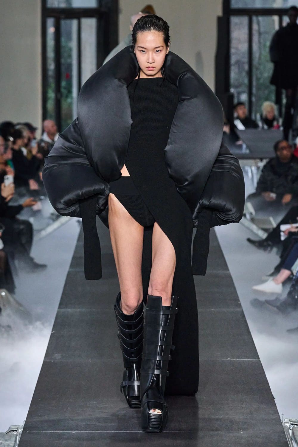 Rick Owens Otoño Invierno 2023 2024 París Runway Magazine 31