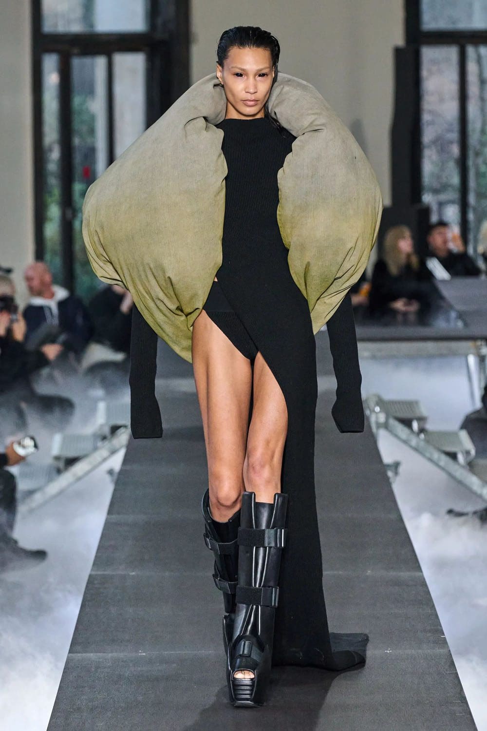 Rick Owens Otoño Invierno 2023 2024 París Runway Magazine 4