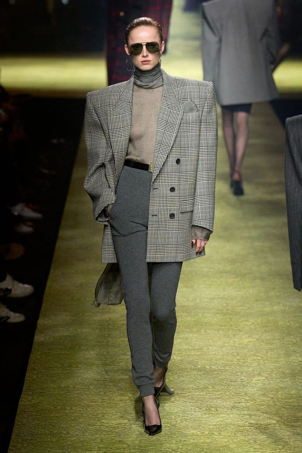 Saint Laurent Fall Winter 2023-2024 - RUNWAY MAGAZINE ® Official