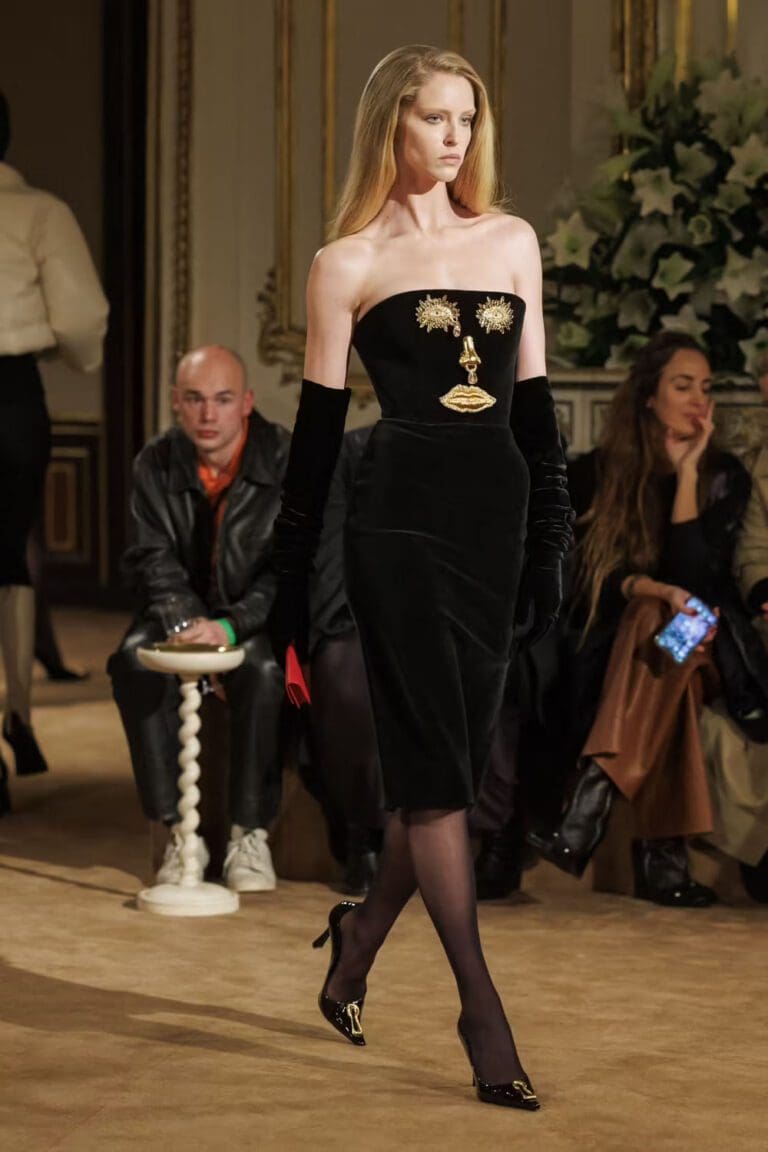 Schiaparelli Fall Winter 2023-2024 Ready-to-Wear - RUNWAY MAGAZINE ...