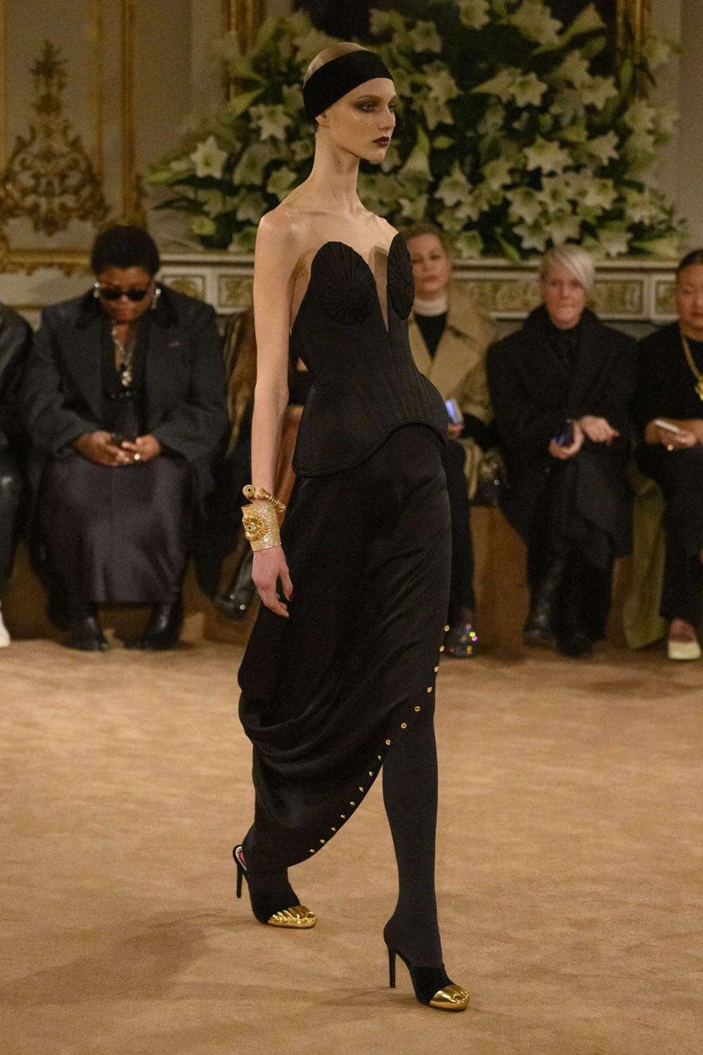Schiaparelli Autunno Inverno 2023 2024 Pronto da indossare Runway 32 Magazine