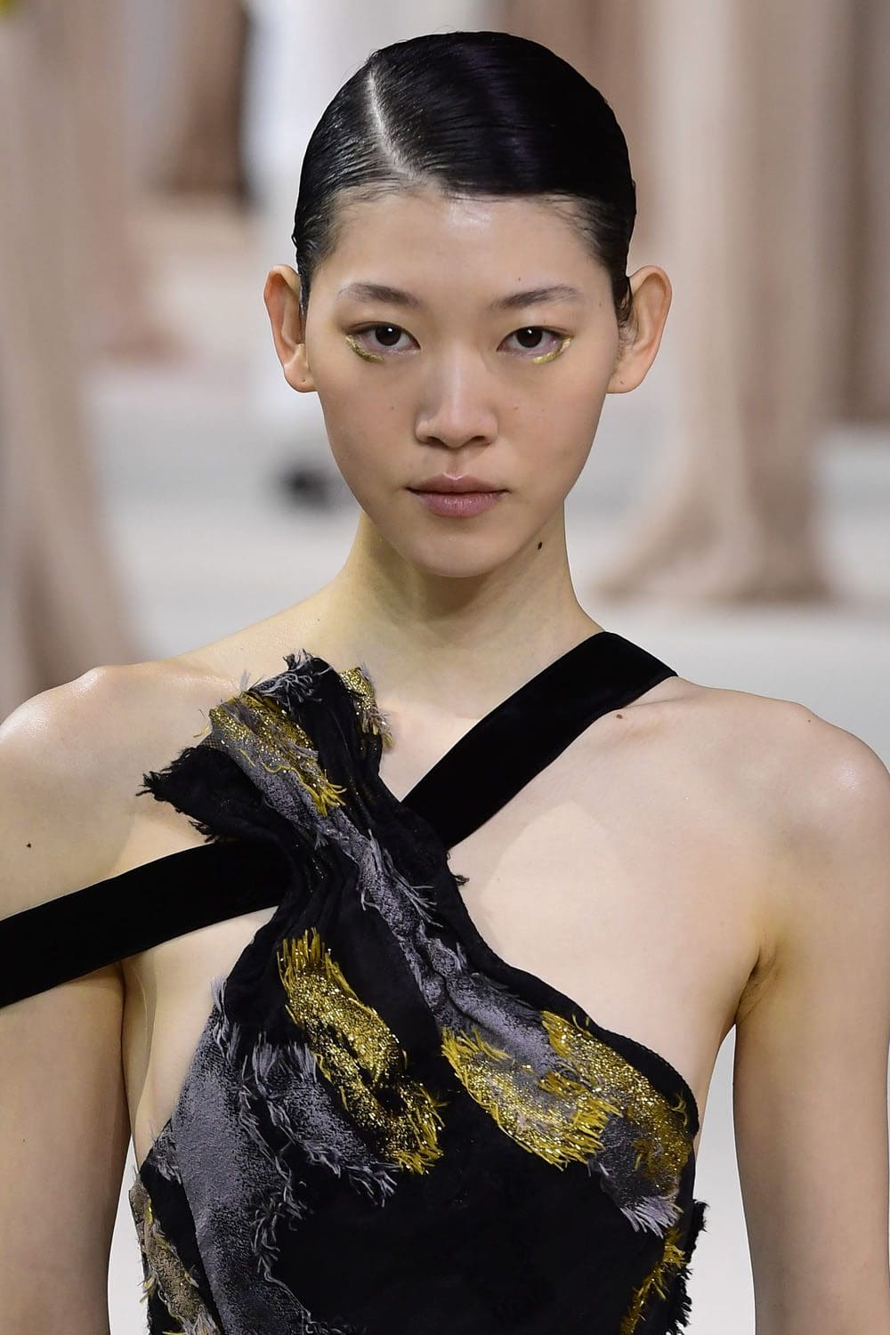 夏姿陈 (Shiatzy Chen) 秋季 2023 信息 Runway 47杂志