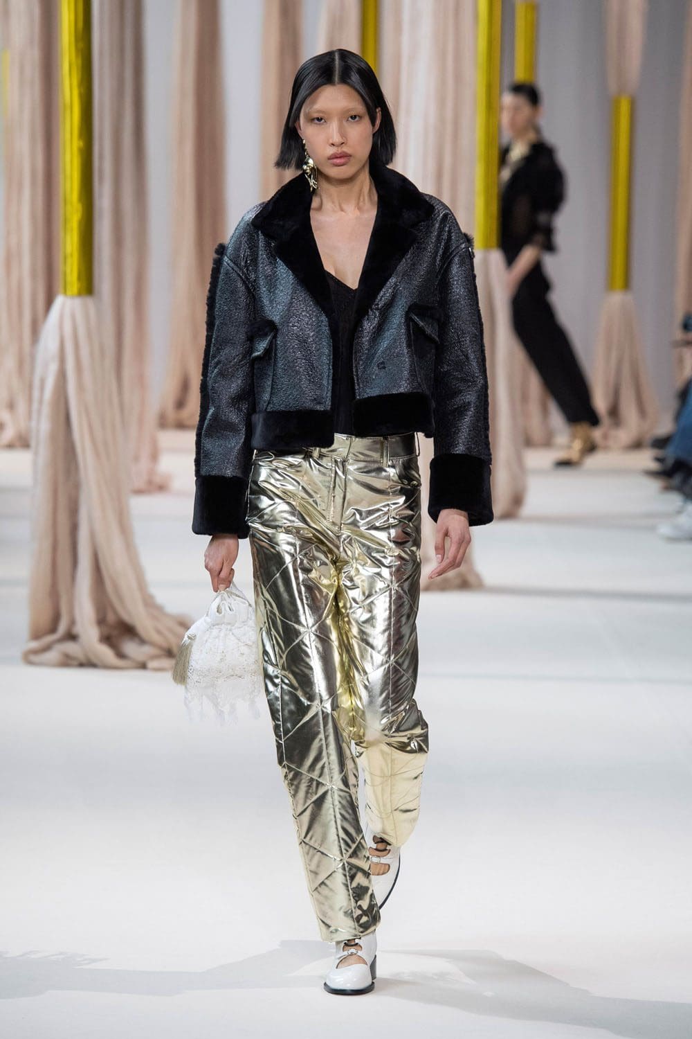 夏姿陈 (Shiatzy Chen) 秋冬 2023 2024 巴黎 Runway 14杂志