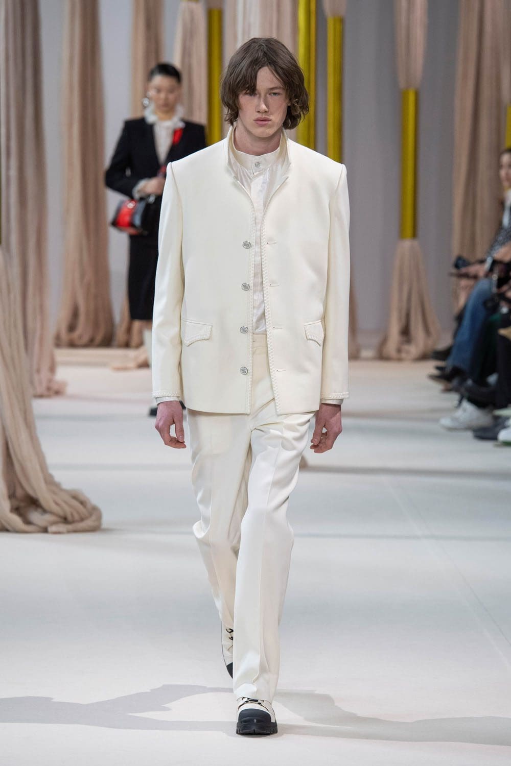 夏姿陈 (Shiatzy Chen) 秋冬 2023 2024 巴黎 Runway 18杂志