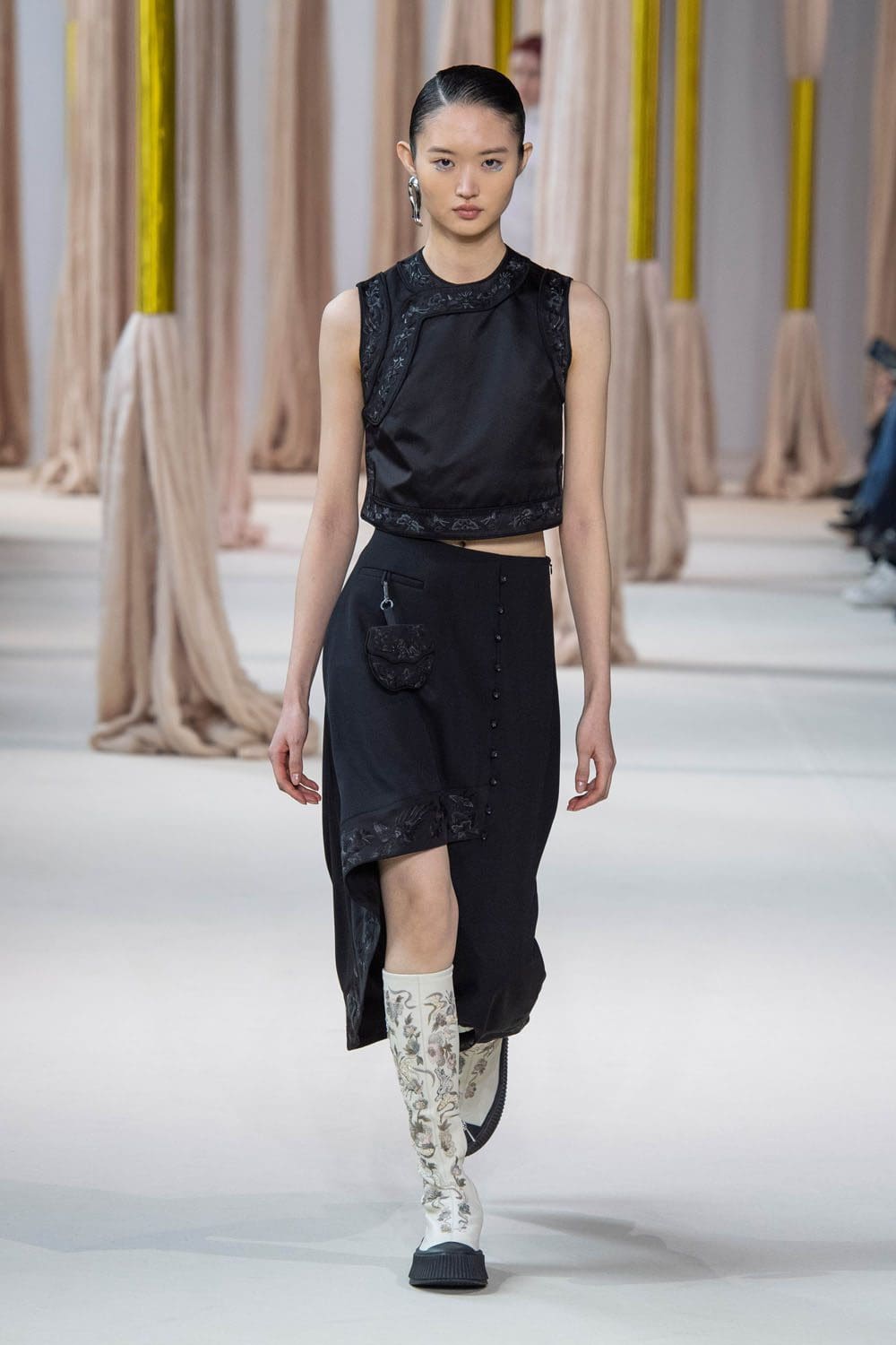 夏姿陈 (Shiatzy Chen) 秋冬 2023 2024 巴黎 Runway 20杂志