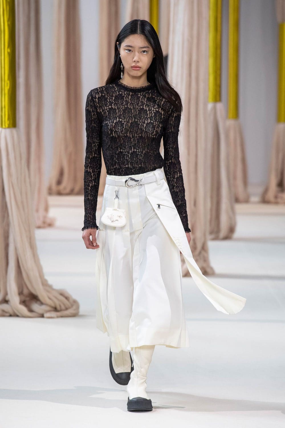 夏姿陈 (Shiatzy Chen) 秋冬 2023 2024 巴黎 Runway 25杂志