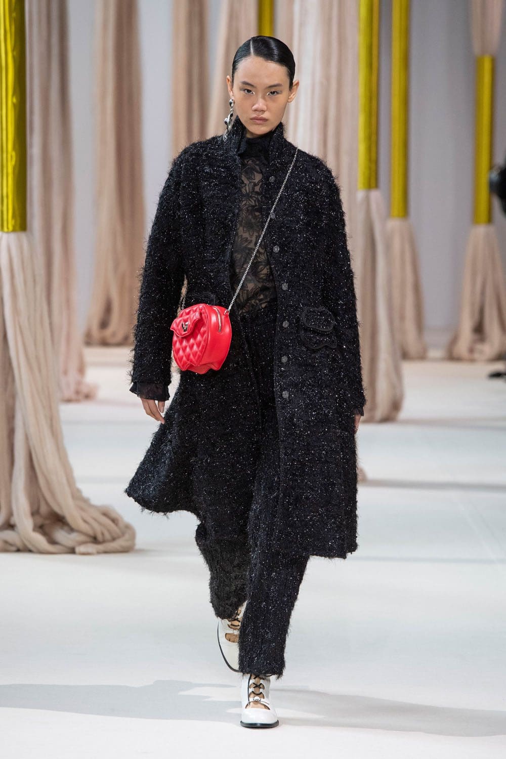 夏姿陈 (Shiatzy Chen) 秋冬 2023 2024 巴黎 Runway 30杂志