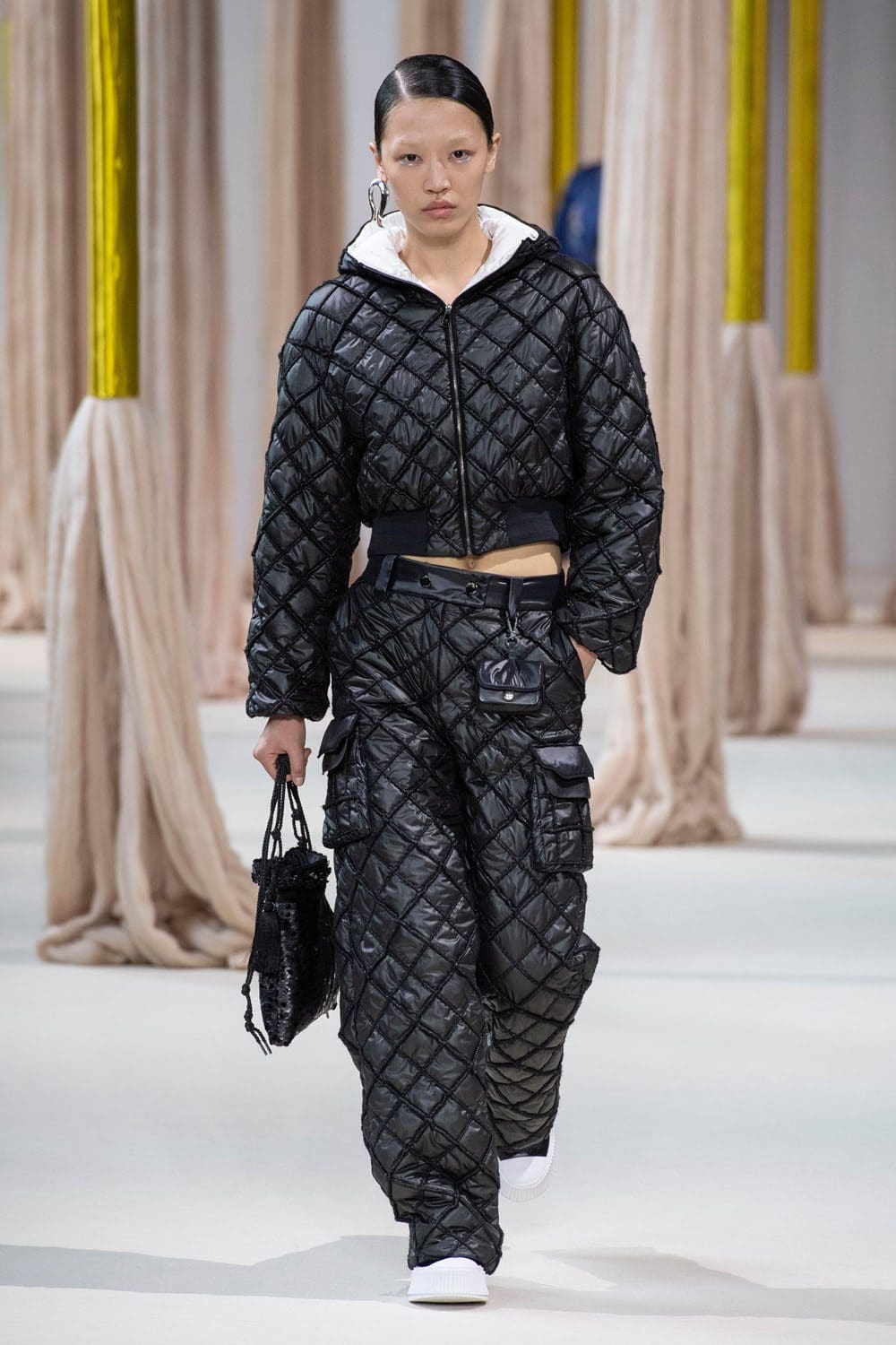 夏姿陈 (Shiatzy Chen) 秋冬 2023 2024 巴黎 Runway 35杂志
