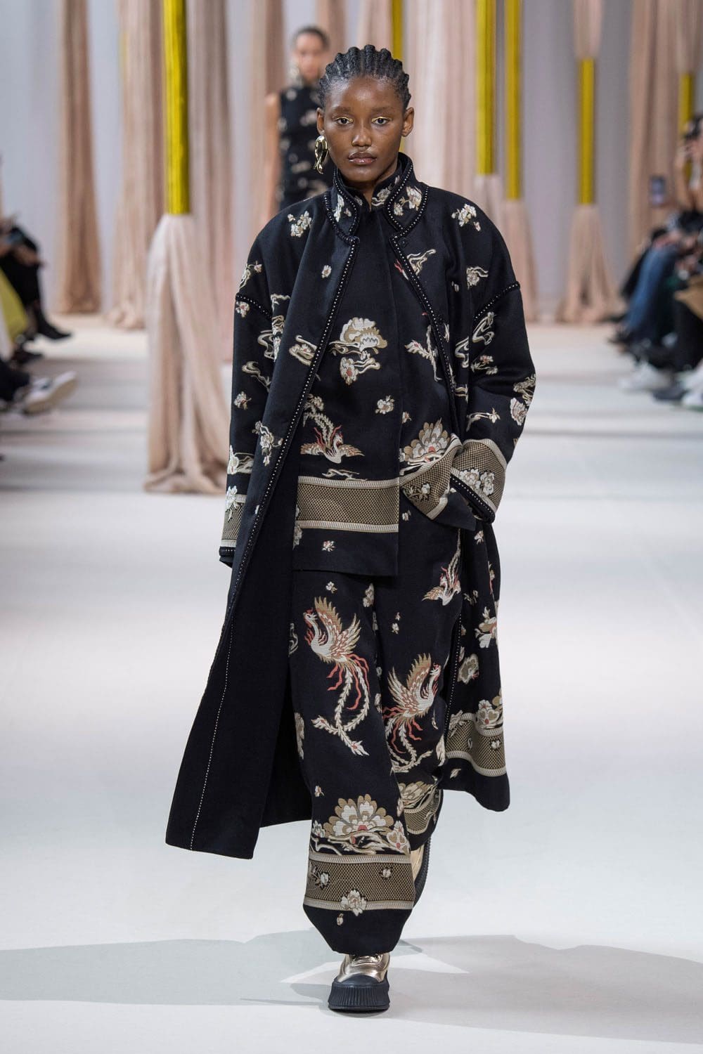 夏姿陈 (Shiatzy Chen) 秋冬 2023 2024 巴黎 Runway 41杂志