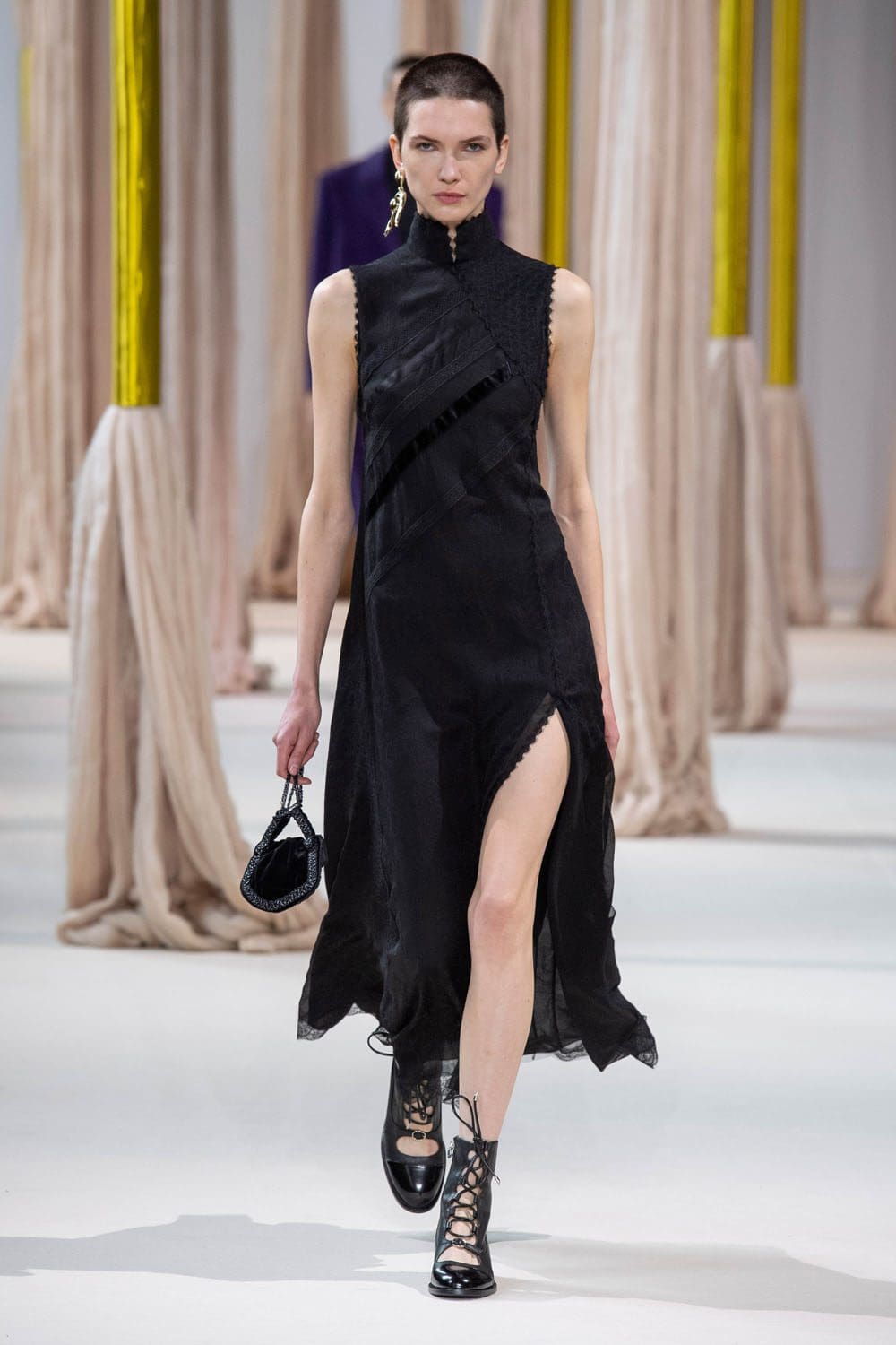 夏姿陈 (Shiatzy Chen) 秋冬 2023 2024 巴黎 Runway 47杂志