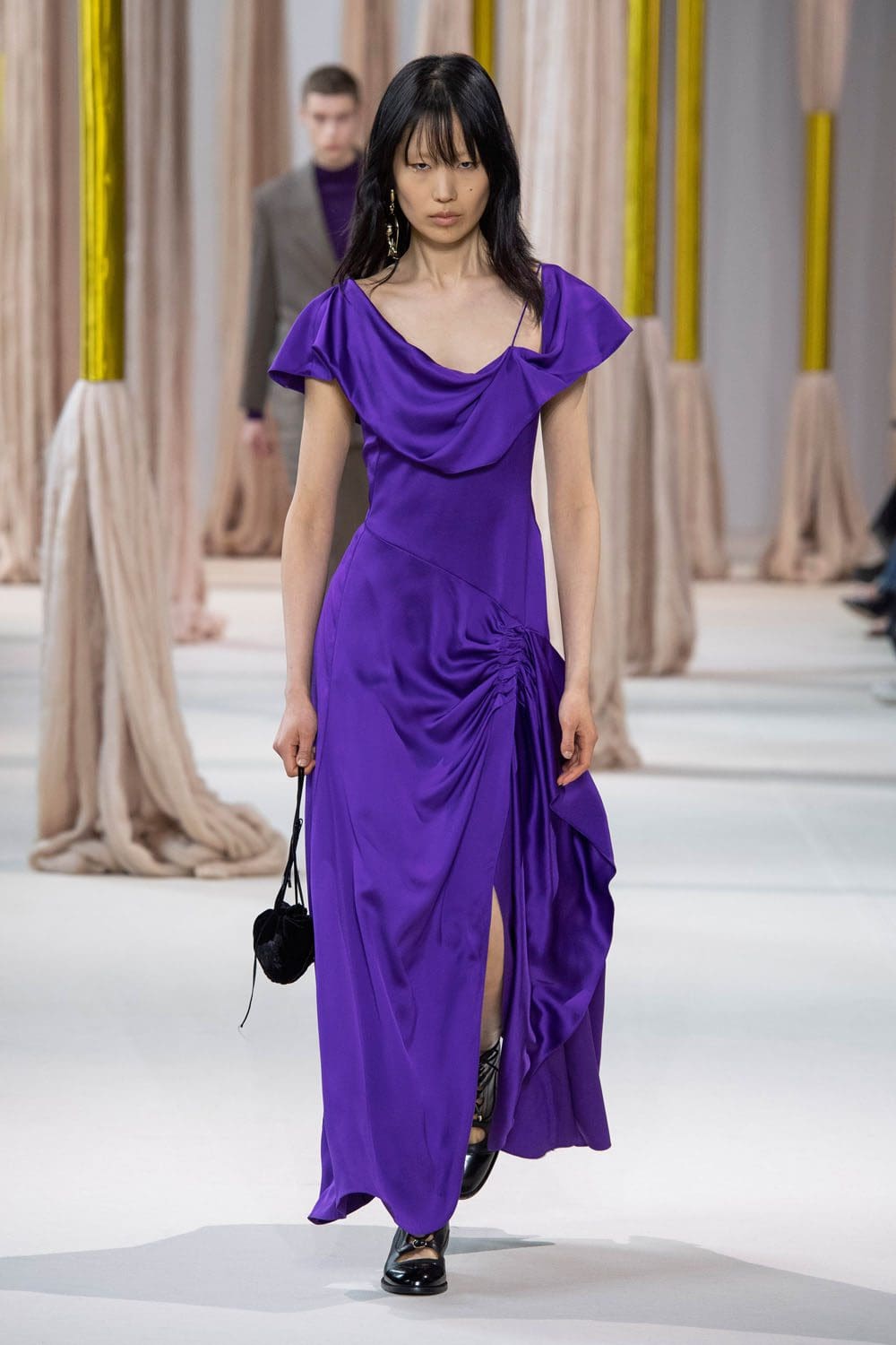 夏姿陈 (Shiatzy Chen) 秋冬 2023 2024 巴黎 Runway 49杂志