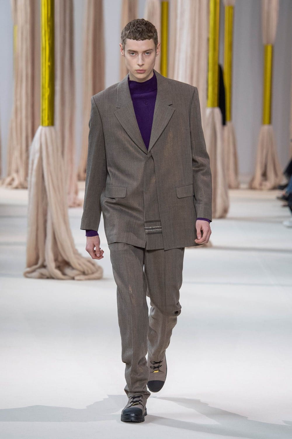 夏姿陈 (Shiatzy Chen) 秋冬 2023 2024 巴黎 Runway 50杂志