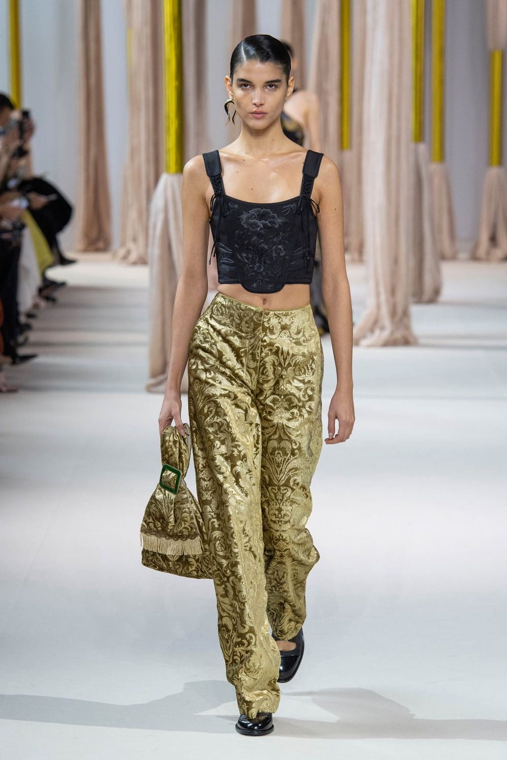 夏姿陈 (Shiatzy Chen) 秋冬 2023 2024 巴黎 Runway 54杂志