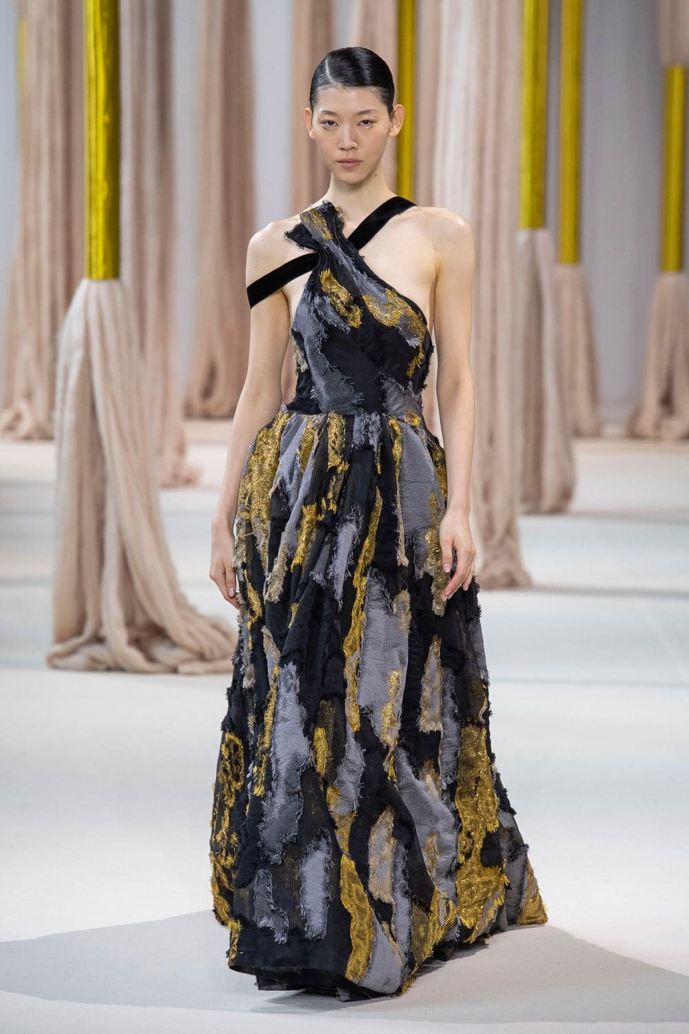 夏姿陈 (Shiatzy Chen) 秋冬 2023 2024 巴黎 Runway 55杂志