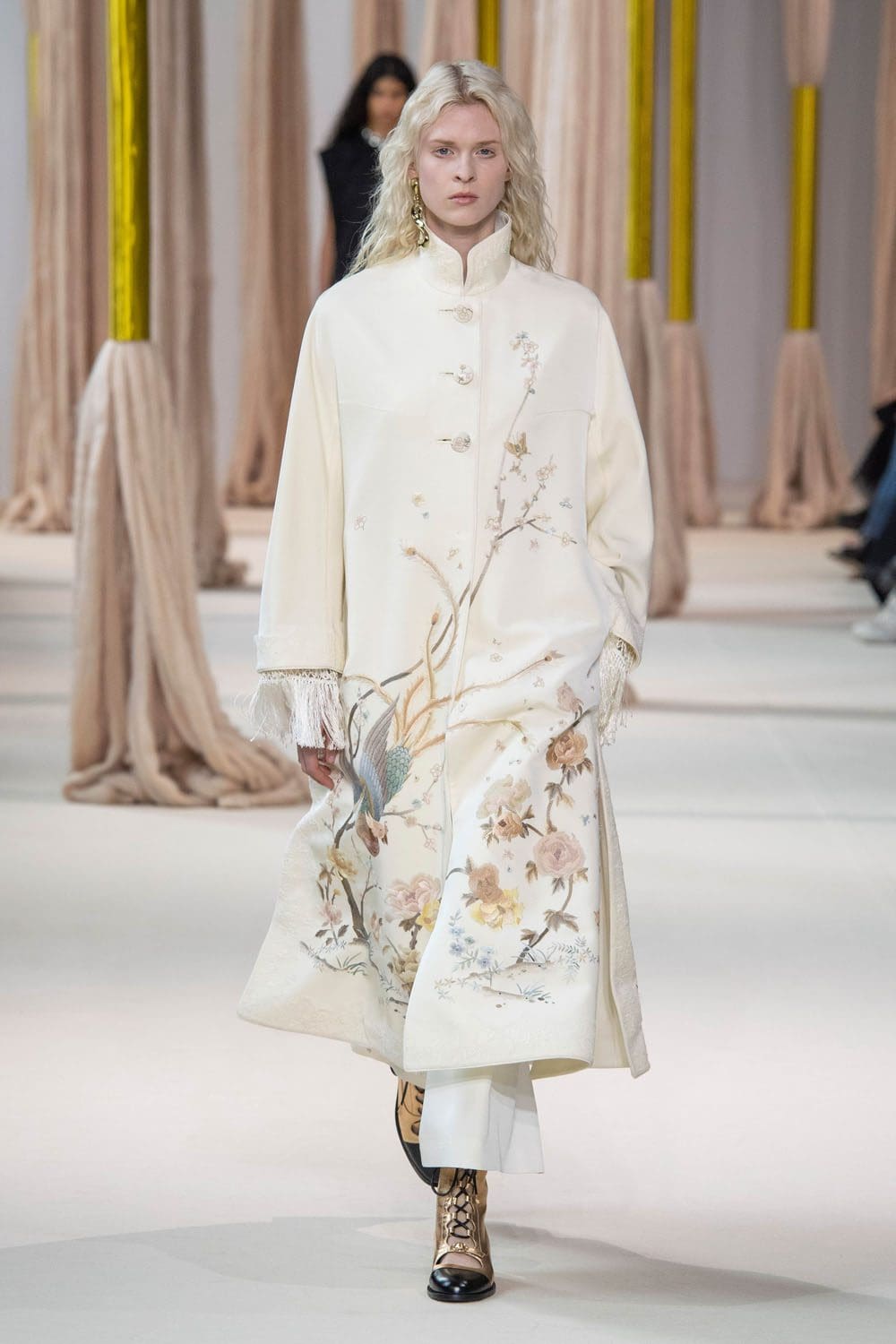 夏姿陈 (Shiatzy Chen) 秋冬 2023 2024 巴黎 Runway 57杂志