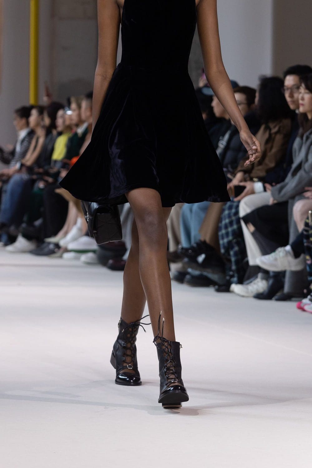 夏姿陈 (Shiatzy Chen) 秋冬 2023 2024 巴黎 Runway 79杂志