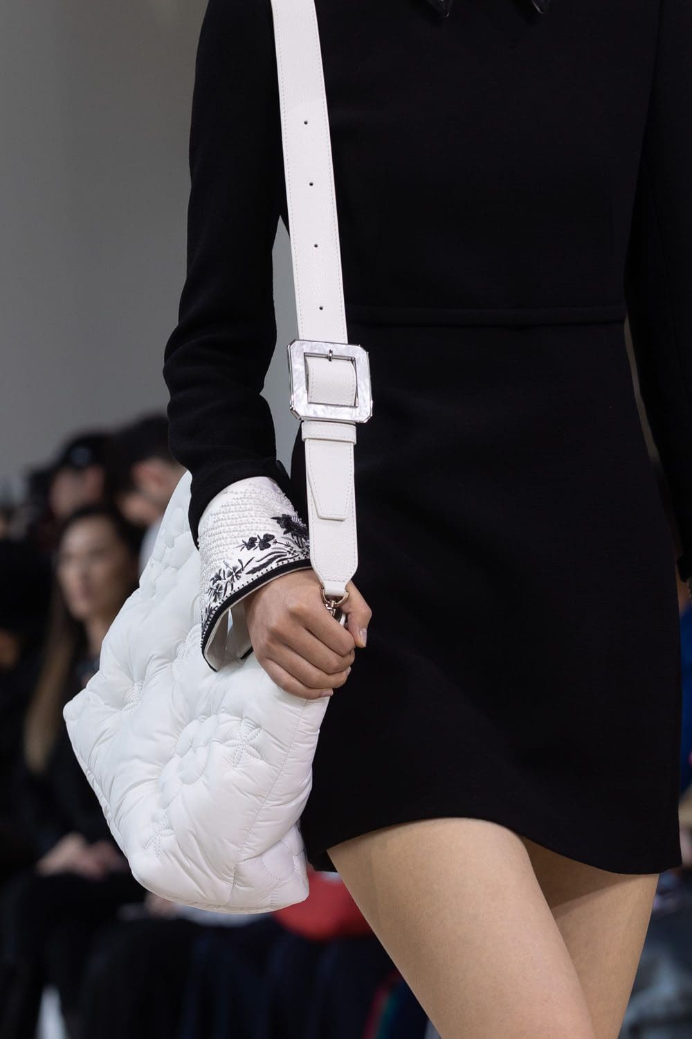 夏姿陈 (Shiatzy Chen) 秋冬 2023 2024 巴黎 Runway 88杂志