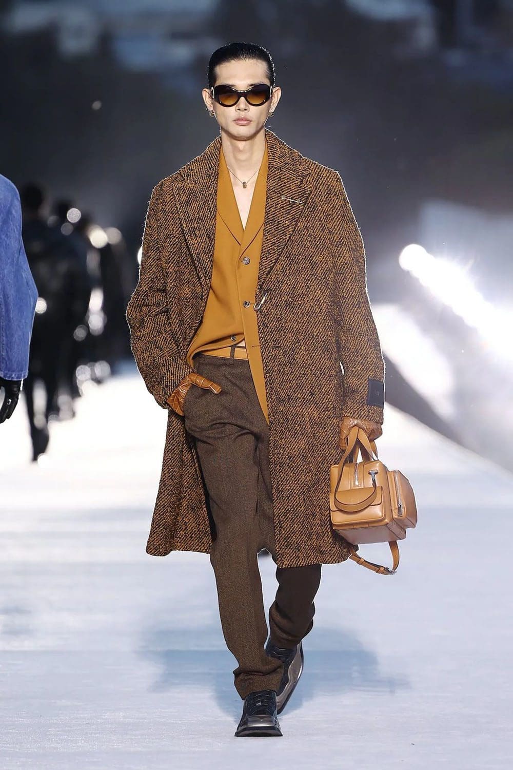 Versace Fall Winter 2023 Los Angeles Runway Magazine 1