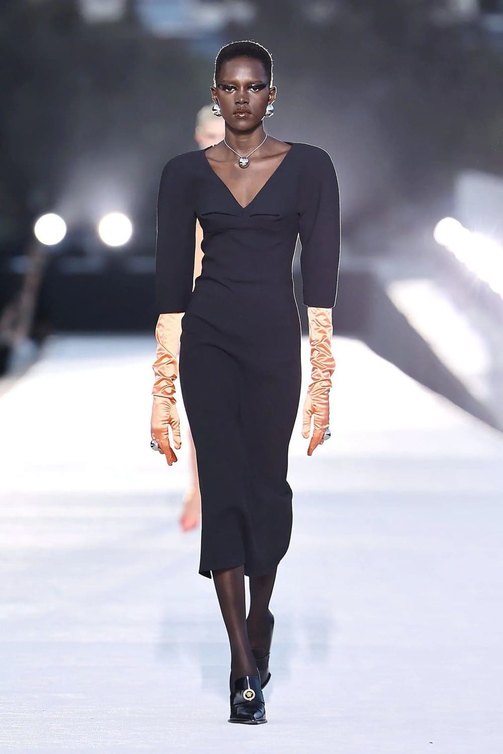 Versace Fall Winter 2023 Los Angeles Runway Magazine 12