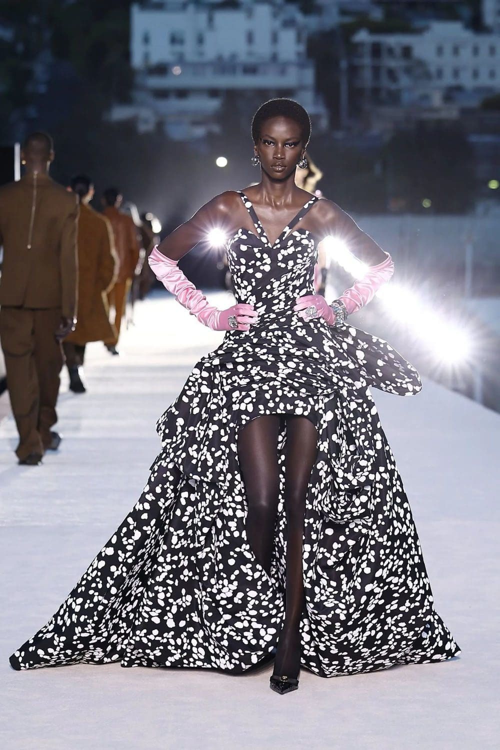Versace Fall Winter 2023 Los Angeles Runway Magazine 13