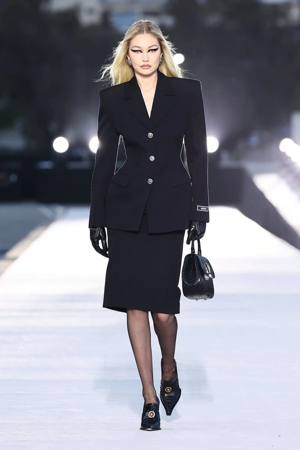 Versace Fall Winter 2023 Los Angeles Runway Magazine 14