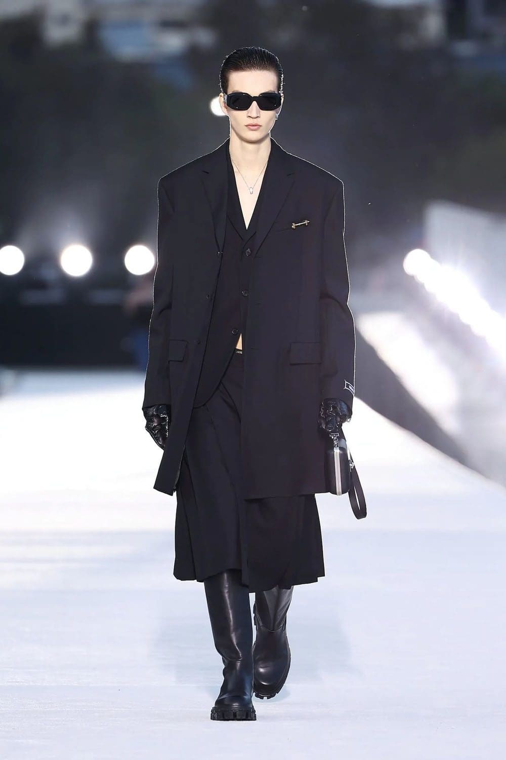 Versace Fall Winter 2023 Los Angeles Runway Magazine 17
