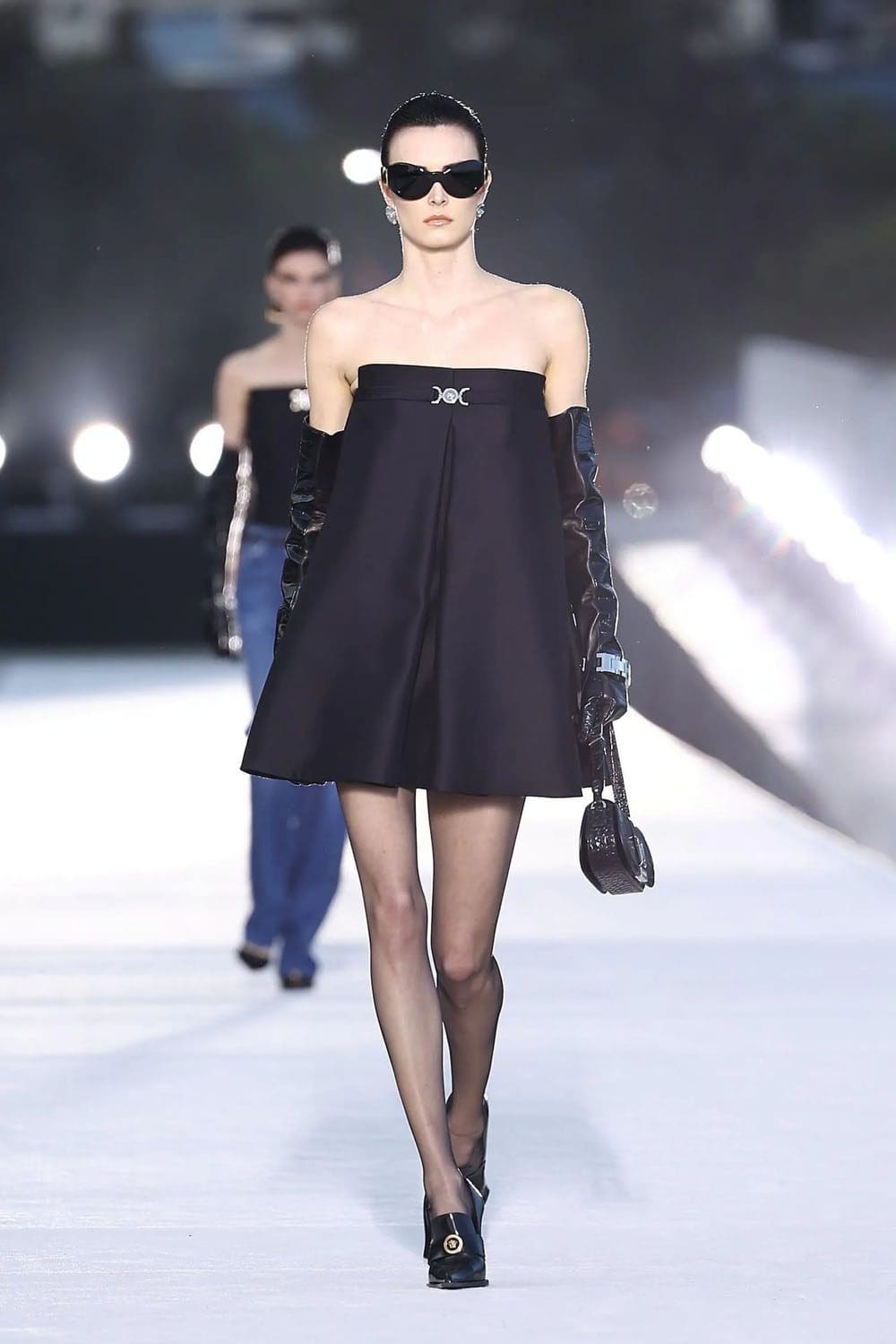Versace Fall Winter 2023 Los Angeles Runway Magazine 18