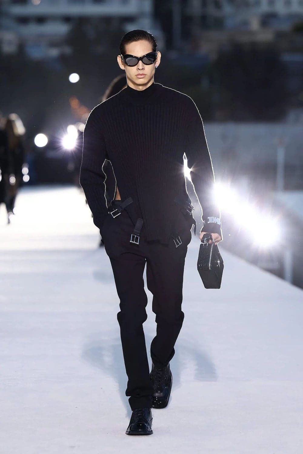 Versace Fall Winter 2023 Los Angeles Runway Magazine 19