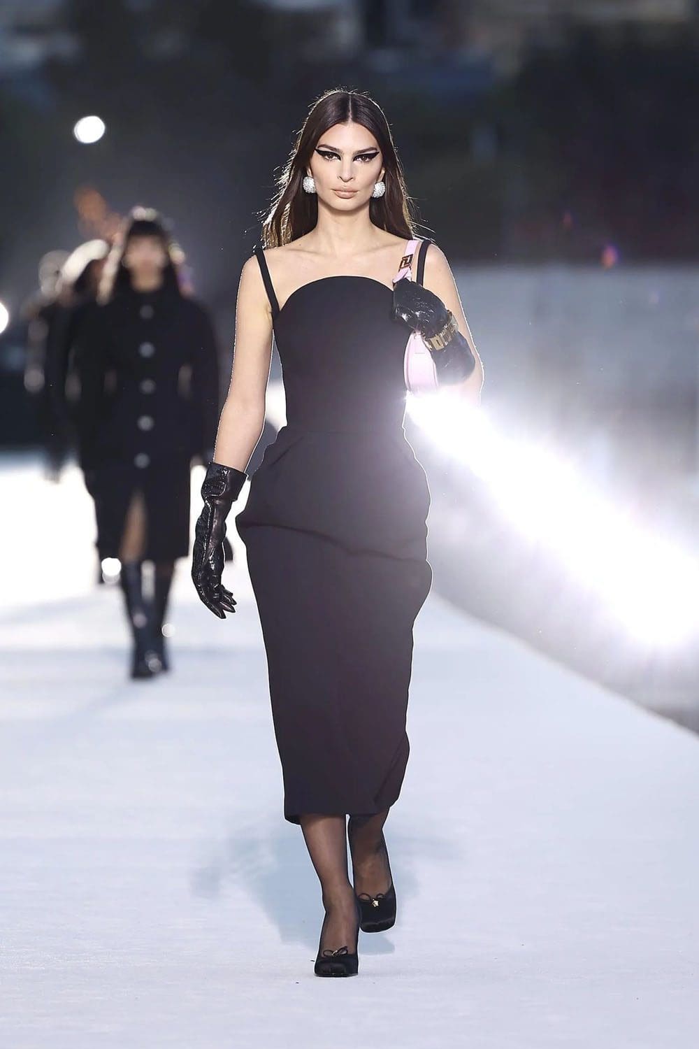 Versace Fall Winter 2023 Los Angeles Runway Magazine 25