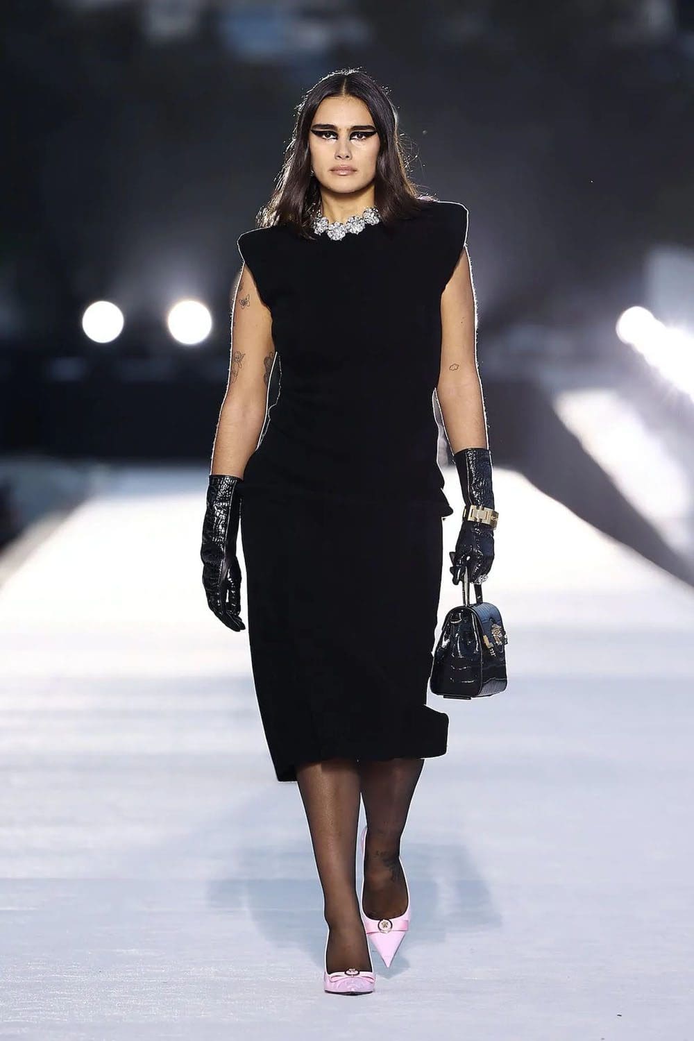 Versace Fall Winter 2023 Los Angeles Runway Magazine 30